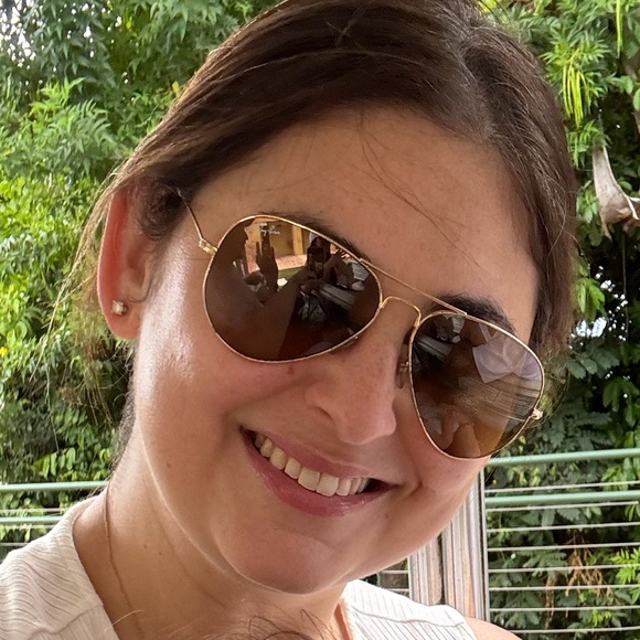 Meet your Posher, Ana - Picture 2 of 2